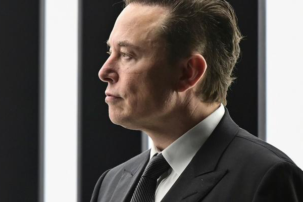 Elon Musk presenta oferta para adquirir Twitter