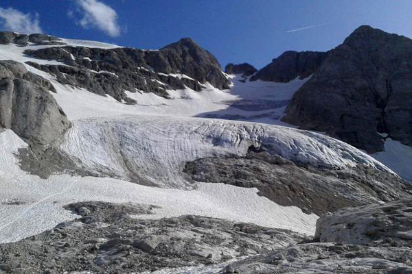 Derrumbre de un gigantesco bloque de hielo en el Véneto, Italia